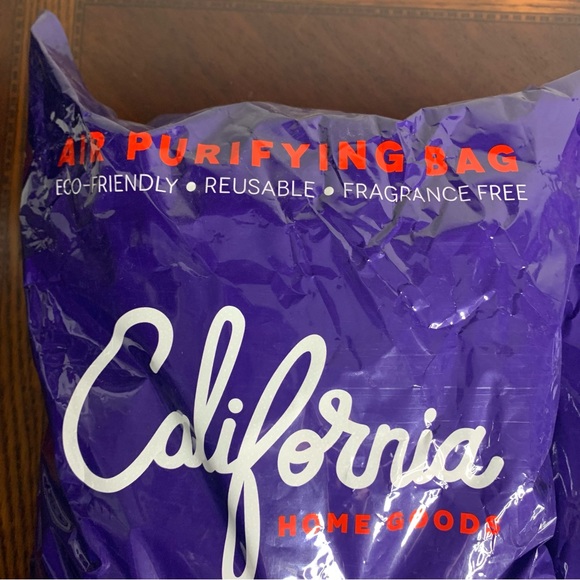 Set of 2 Bags of California Home Goods Gym Bag and Deodorizer Packs - Picture 3 of 6